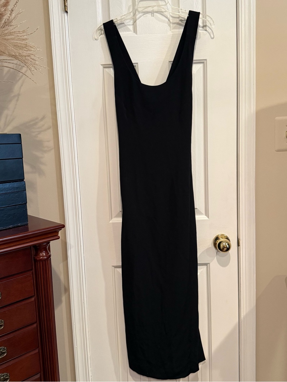 VTG. Casual Corner Black Round-Neck -Cross Strap Gown- Women's- Lined